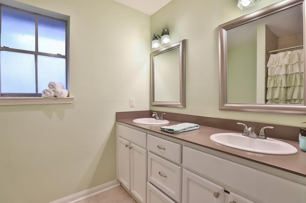 14119 Cypress Frst Dr, Houston TX  77070-4013 exterior