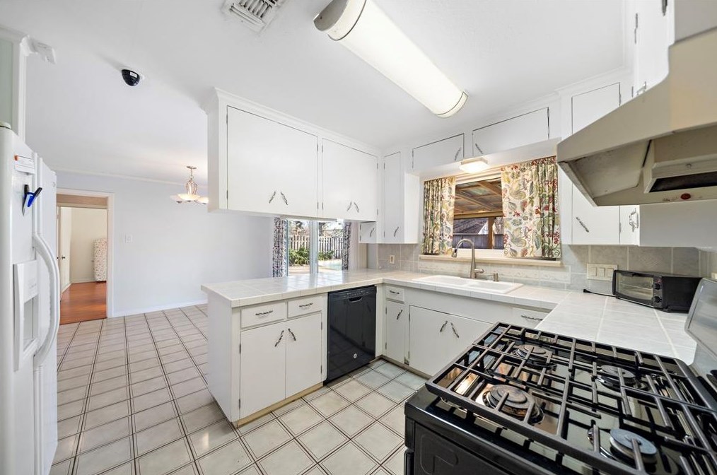 6213 Grape St, Houston TX  77074-7421 exterior