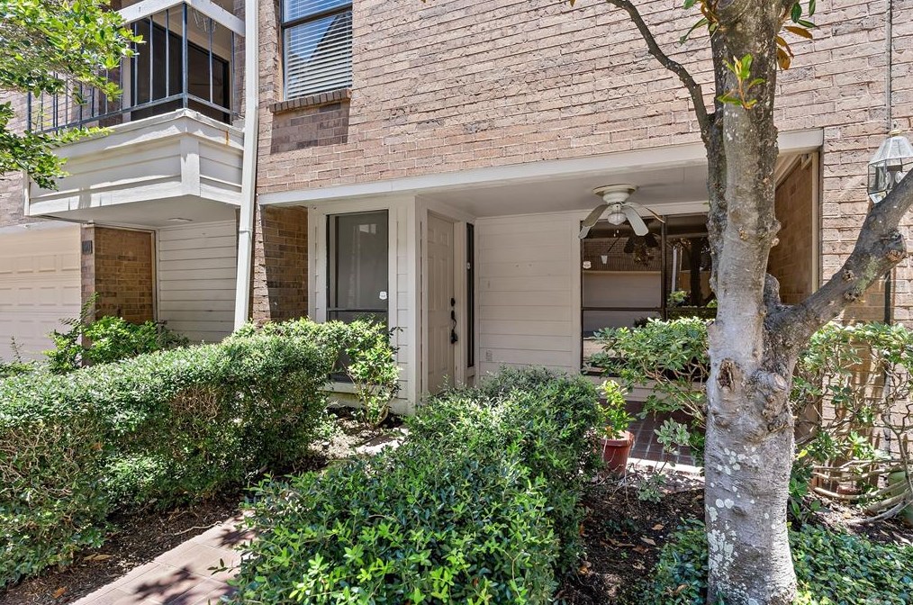 4730 Post Oak Timber Dr, Houston TX  77056-2241 exterior
