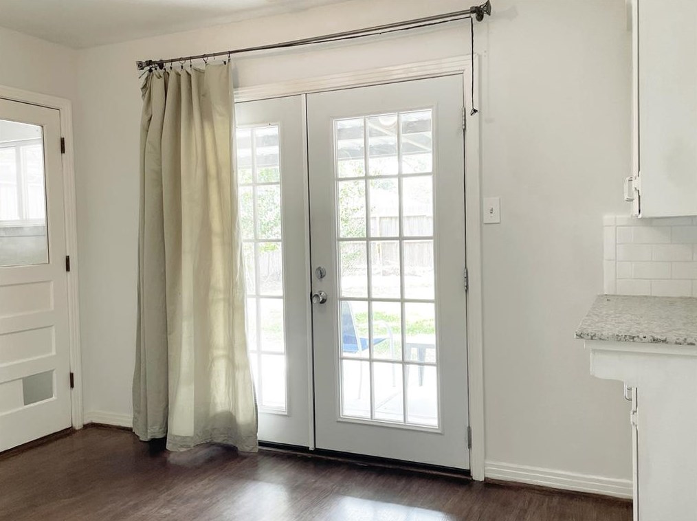 2102 Ansbury Dr, Houston TX  77018-7104 exterior