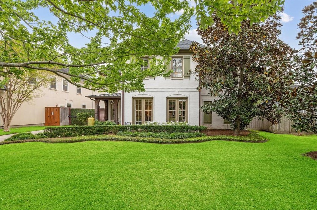 4623 Willow St, Bellaire, TX 77401-4212