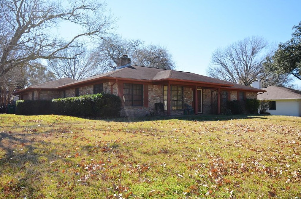 1600 Leslie D Ln, Brenham, TX 77833-4313