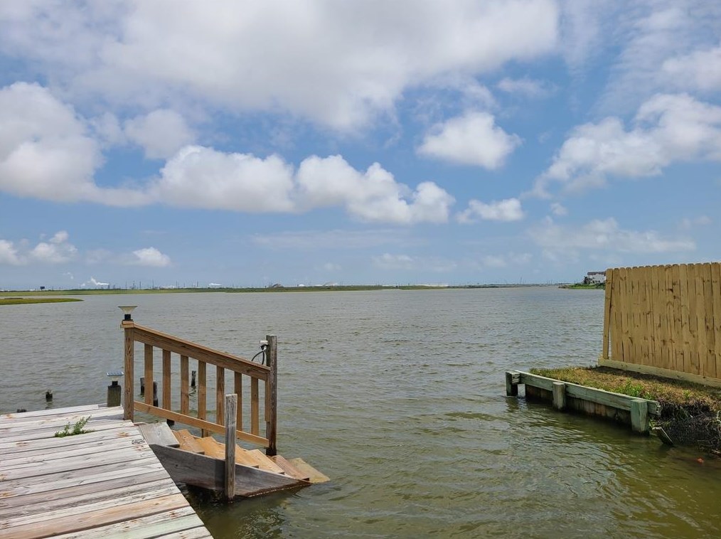 4606 Warren Way, Hitchcock, TX 77563