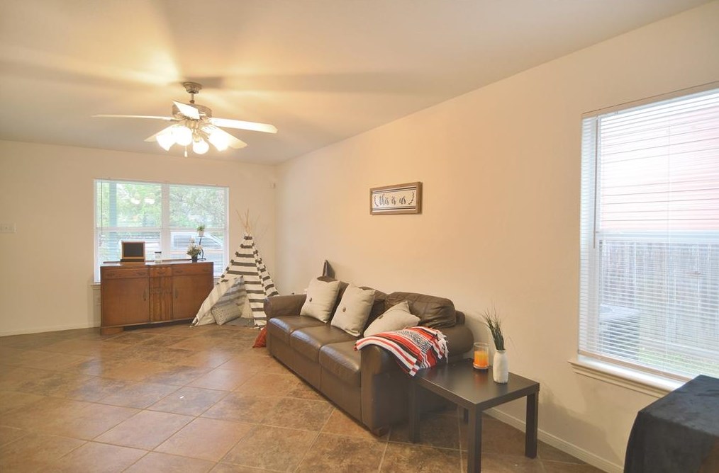 910 37th St, Houston TX  77022-5028 exterior