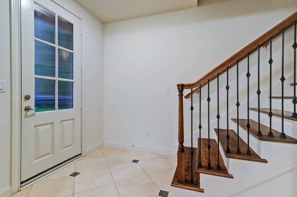 3285 Maxroy St, Houston, TX 77008-6223