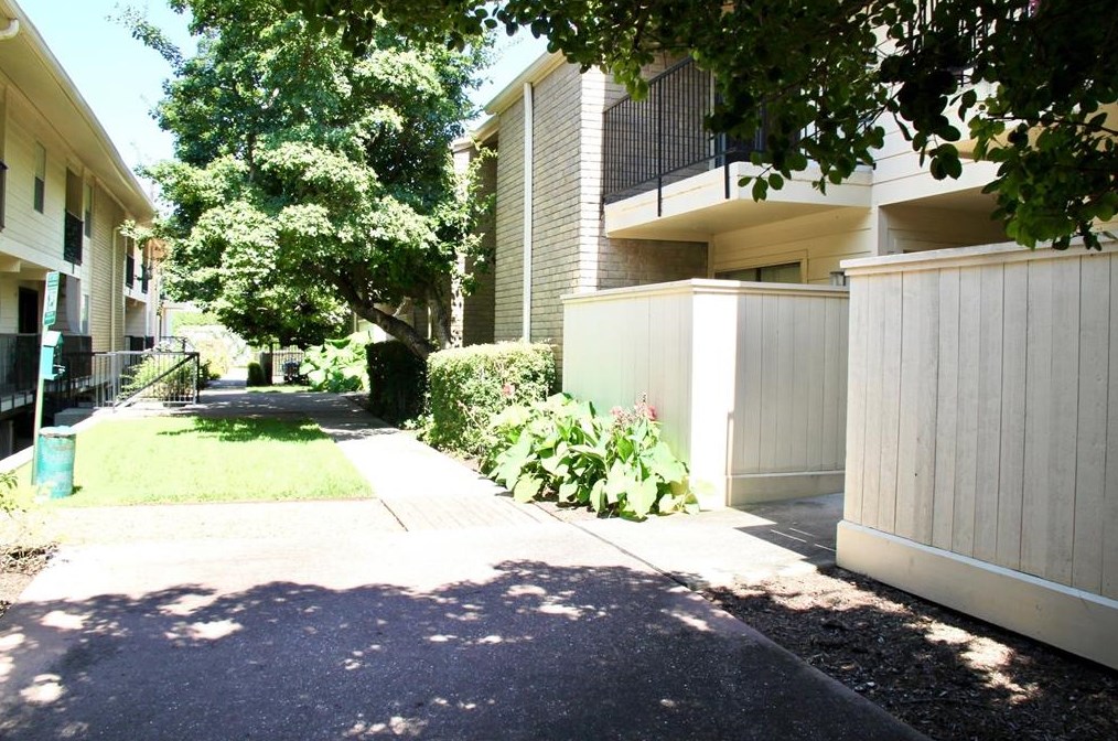 3131 Cummins St #56, Houston, TX 77027