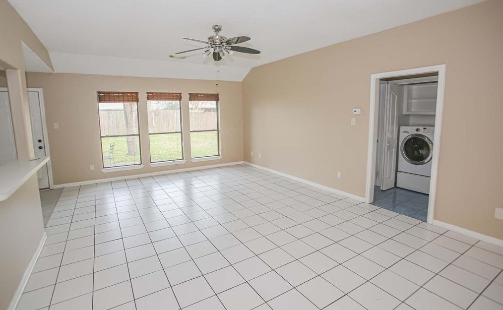 128 Papaya St, Richwood, TX 77566