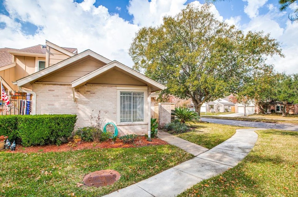 2300 Woodland Park Dr #23, Houston, TX