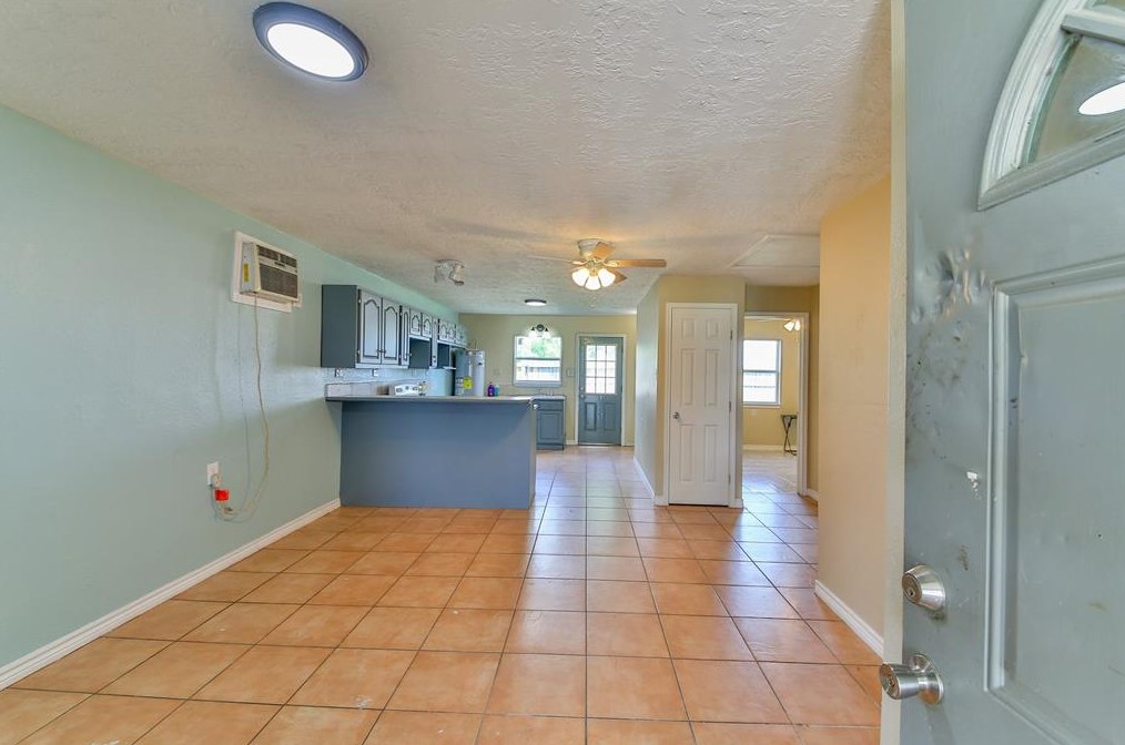 1350 Strawberry St, League City, TX 77573