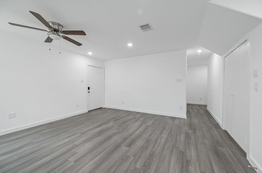 9315 Hillis St, Houston, TX 77028-1227