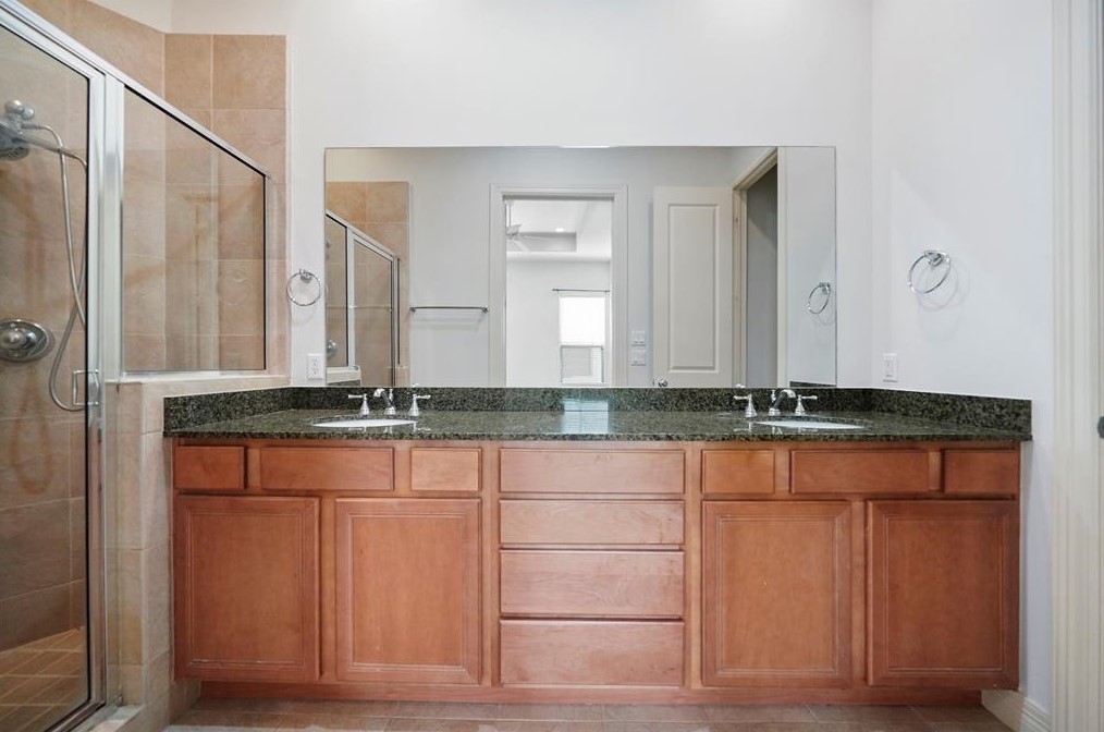 3852 Ctr St, Houston TX  77007-5842 exterior