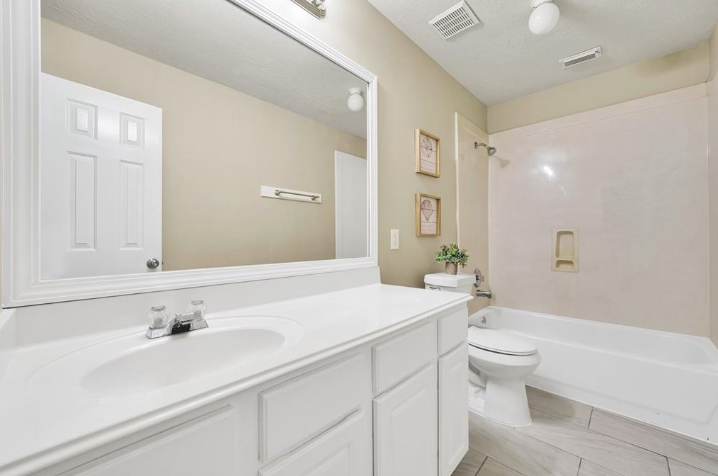 9322 Colt Cyn Ln, Houston TX  77089-5640 exterior