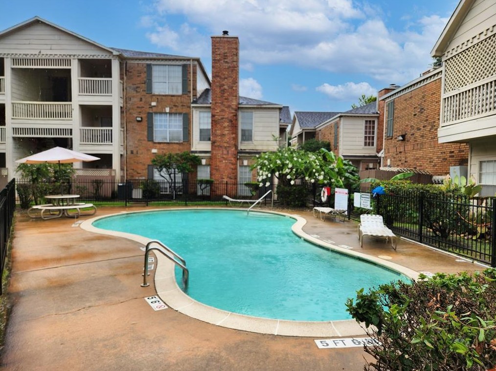 2626 Holly Hall St, Houston TX  77054-4110 exterior