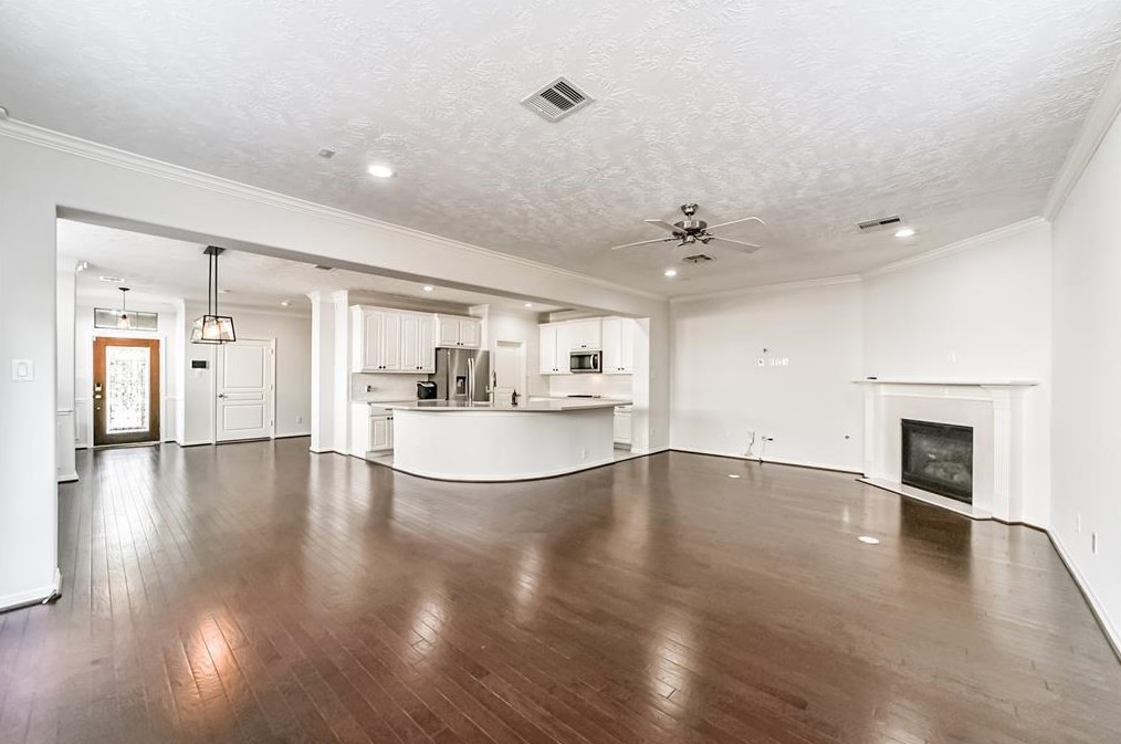 1741 T C Jester Blvd, Houston TX  77008-3245 exterior