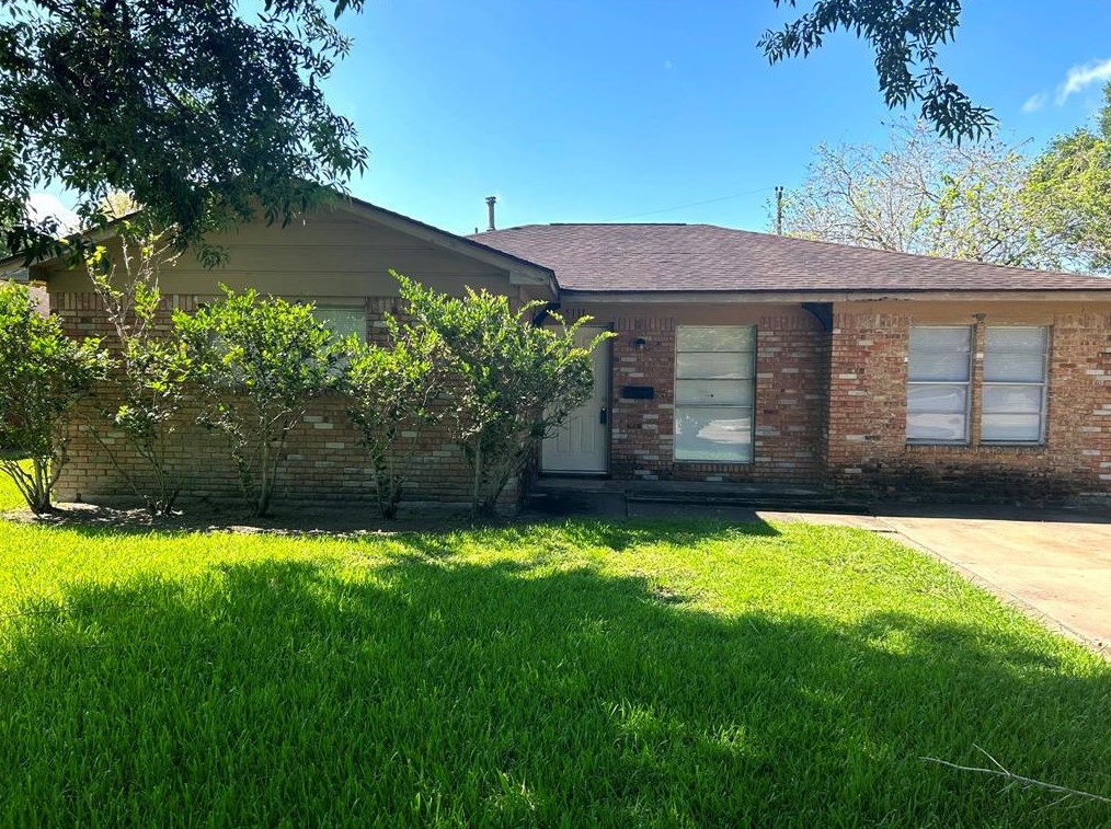 5111 Boynton Dr, Houston, TX 77045