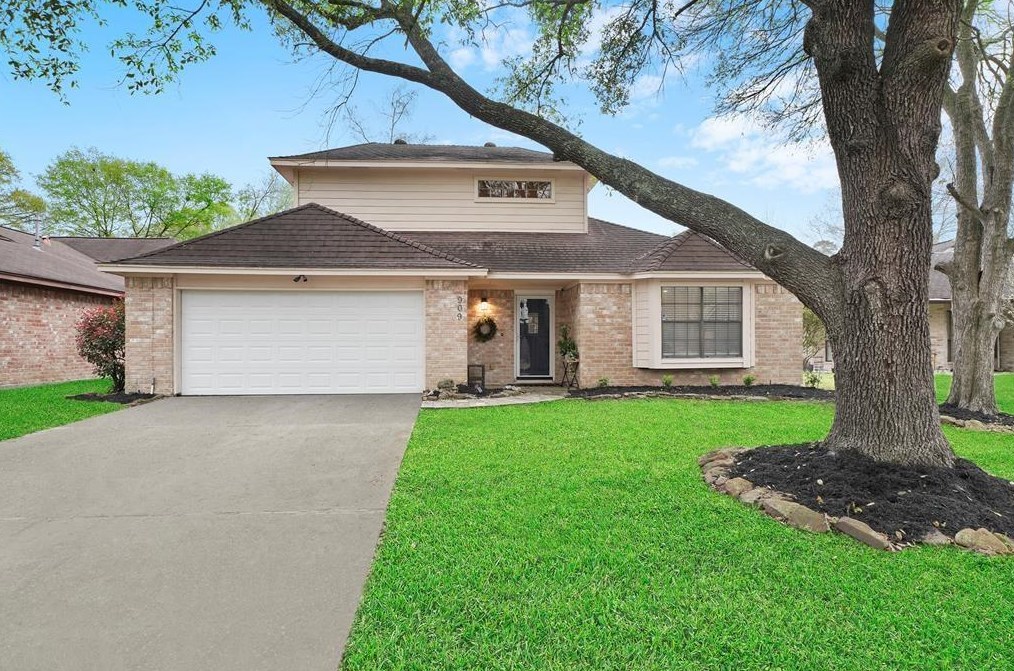 909 N Rivershire Dr, Conroe, TX 77304