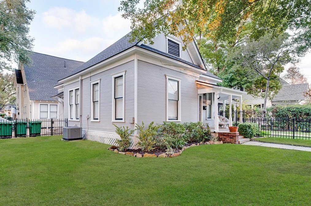 301 15th St, Houston TX  77008-4119 exterior