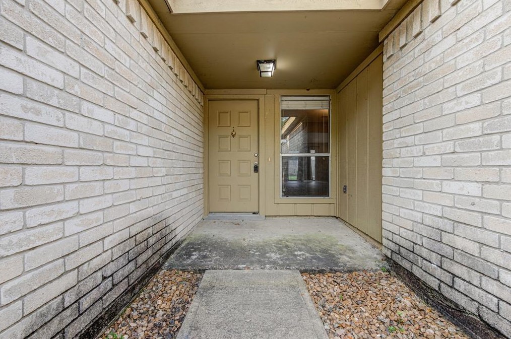 11851 S Fairhollow Ln, Houston, TX 77043