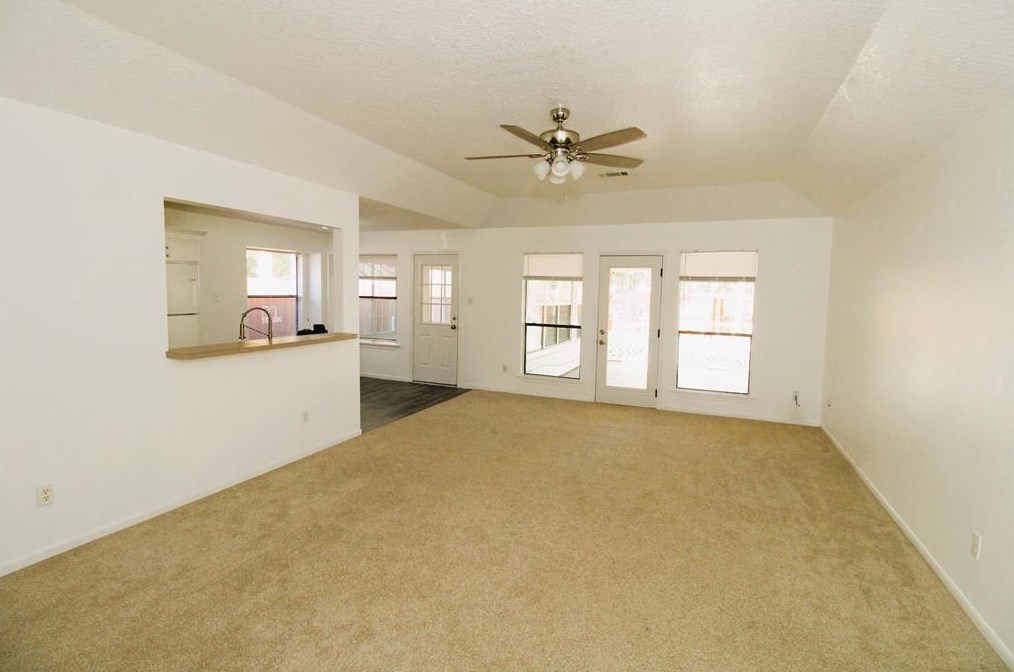 214 Mango St, Richwood, TX 77566