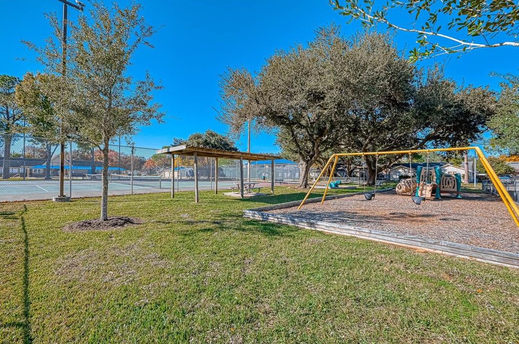 8903 Abbeydale Dr, Houston TX  77031-3002 exterior