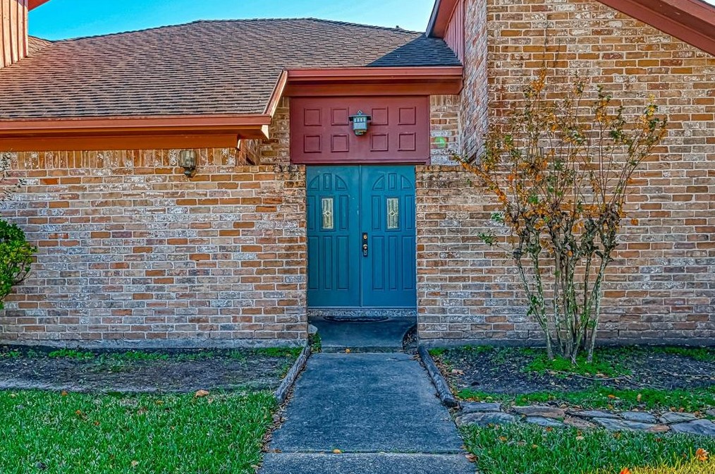 8903 Abbeydale Dr, Houston TX  77031-3003 exterior