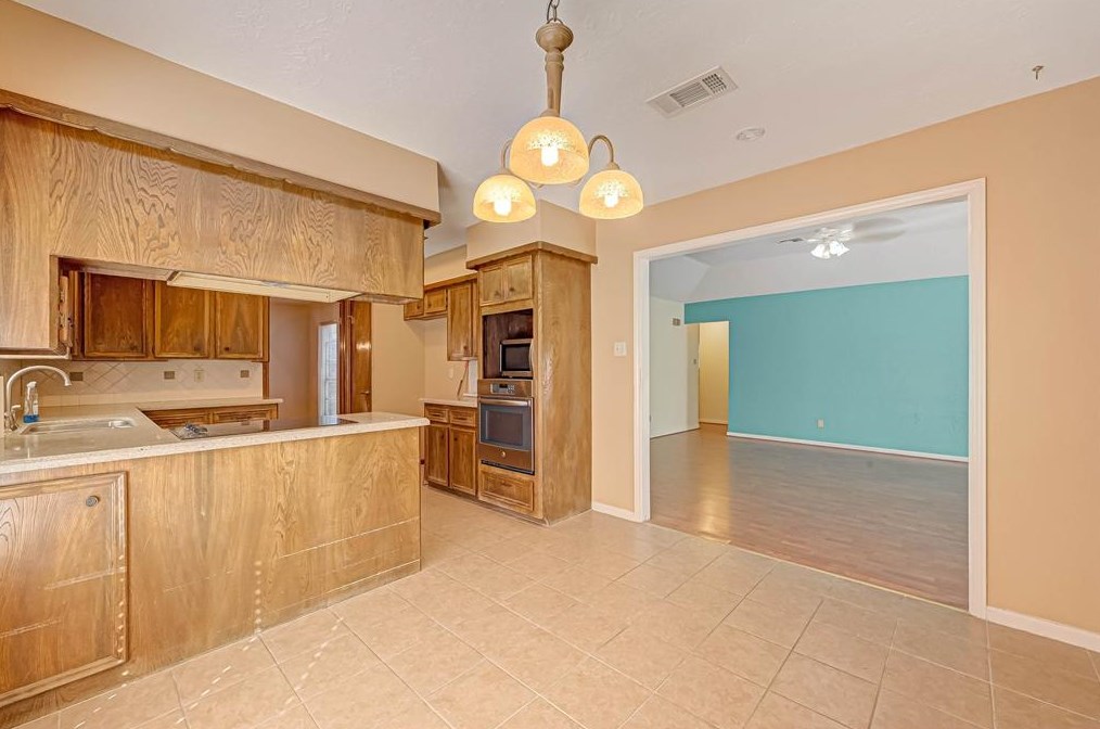 8903 Abbeydale Dr, Houston TX  77031-3002 exterior