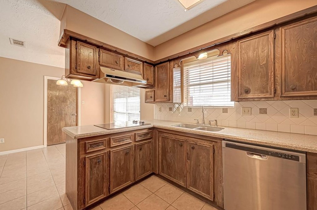 8903 Abbeydale Dr, Houston TX  77031-3002 exterior