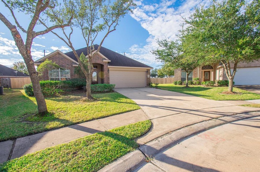 1904 Roaring Springs Ct, Pearland, TX 77584
