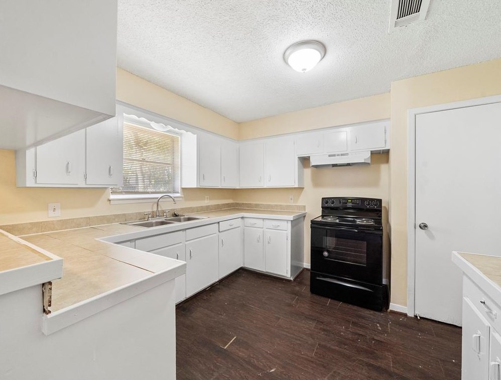 9811 Ella Blvd, Houston, TX 77038-3021