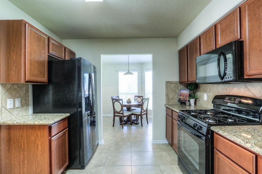 9828 Lace Flower Way, Conroe, TX 77385