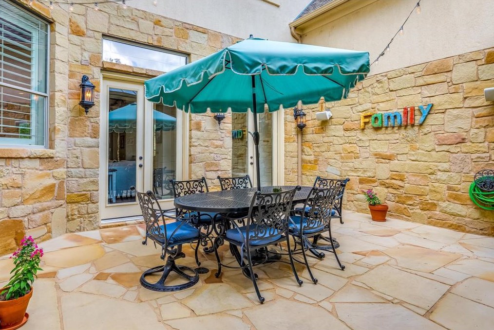 1105 Lakewood Hl Ter, Austin TX  78732-2387 exterior