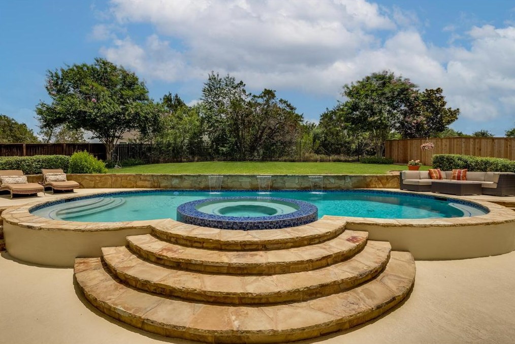 1105 Lakewood Hl Ter, Austin TX  78732-2387 exterior