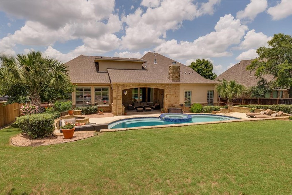 1105 Lakewood Hl Ter, Austin TX  78732-2387 exterior