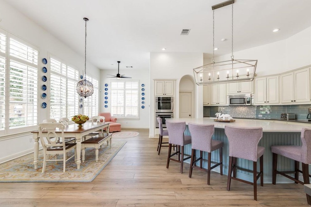 1105 Lakewood Hl Ter, Austin TX  78732-2387 exterior