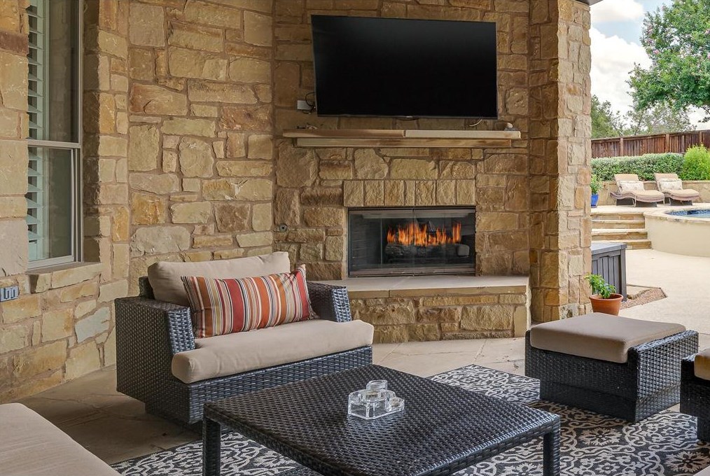 1105 Lakewood Hl Ter, Austin TX  78732-2387 exterior