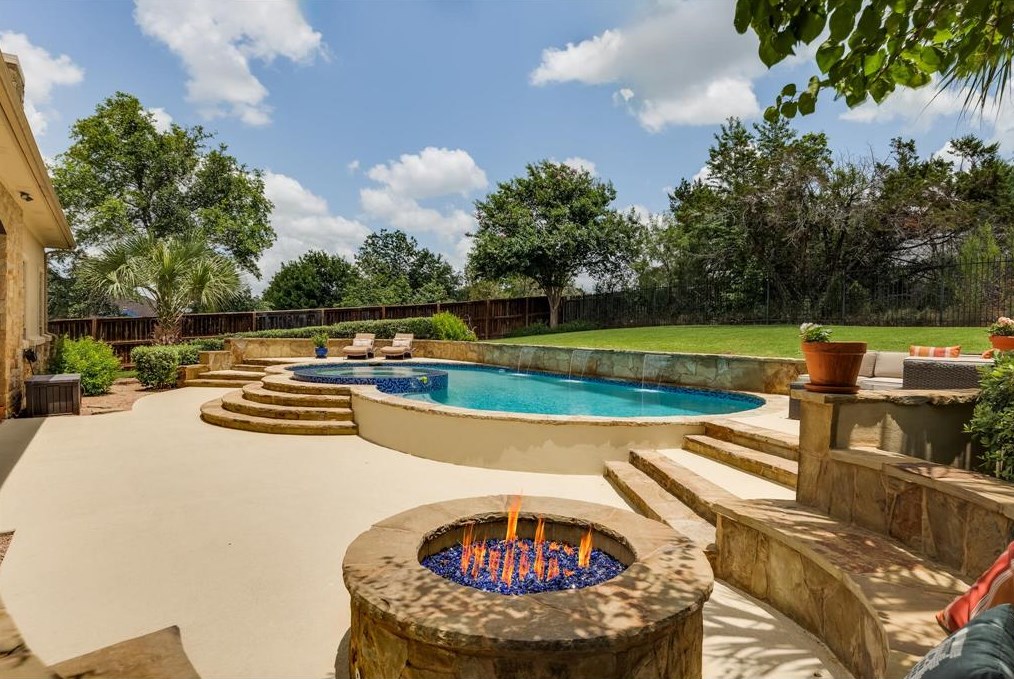 1105 Lakewood Hl Ter, Austin TX  78732-2387 exterior