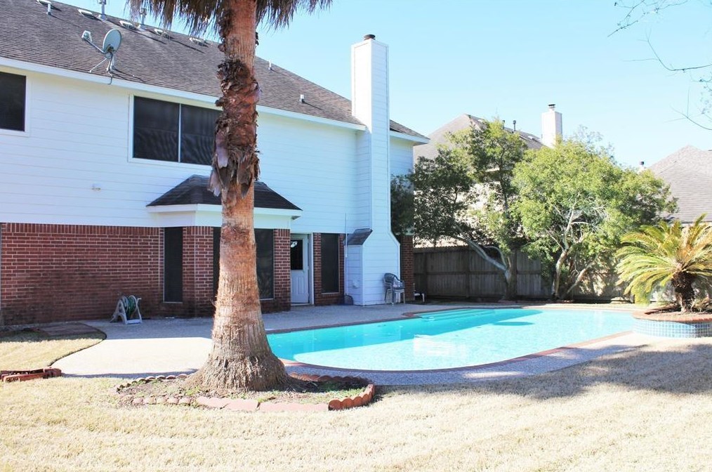 2317 Orleans Ln, Taylor Lake Village, TX 77586