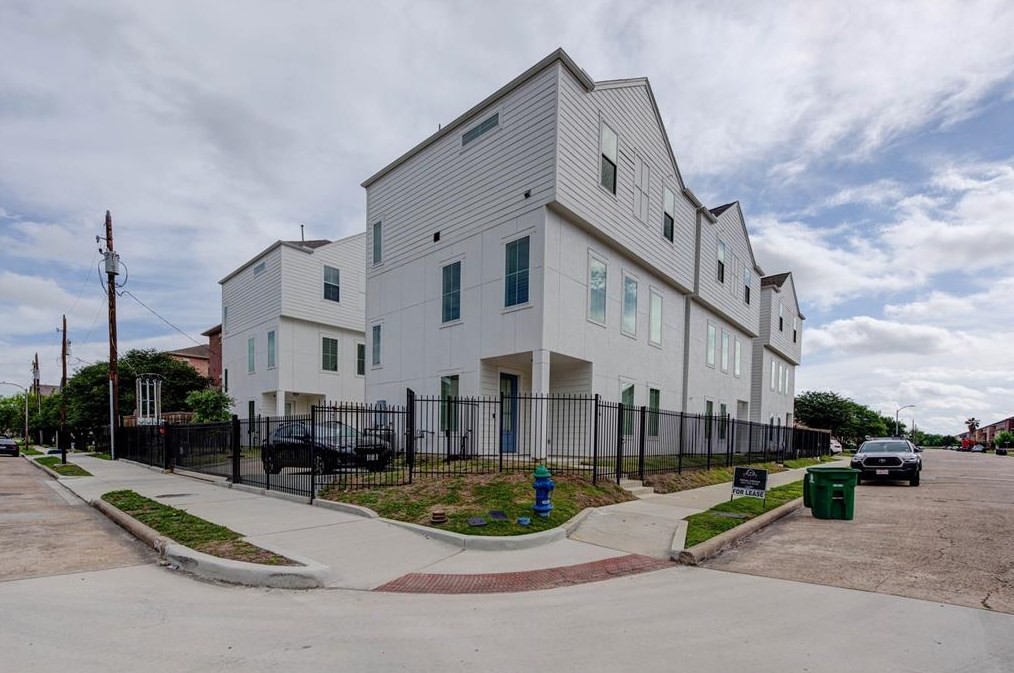 3716 Link Valley Dr., Houston, TX 77025