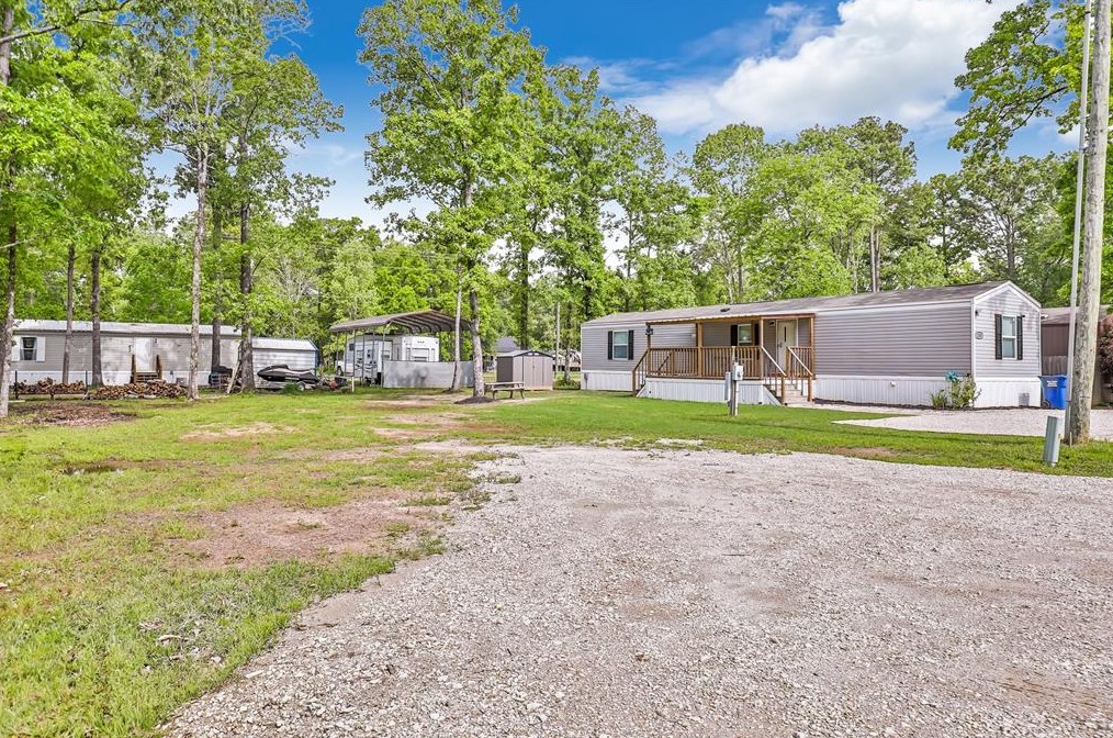 230 Roatan Dr, Pointblank, TX 77364