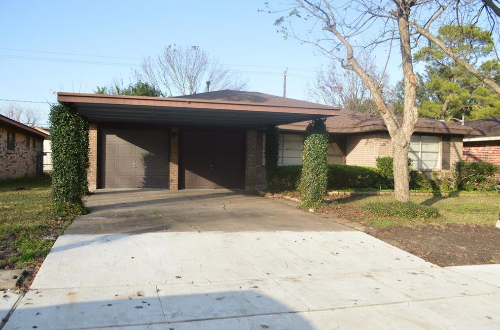 717 Arbor Dr, Deer Park, TX 77536