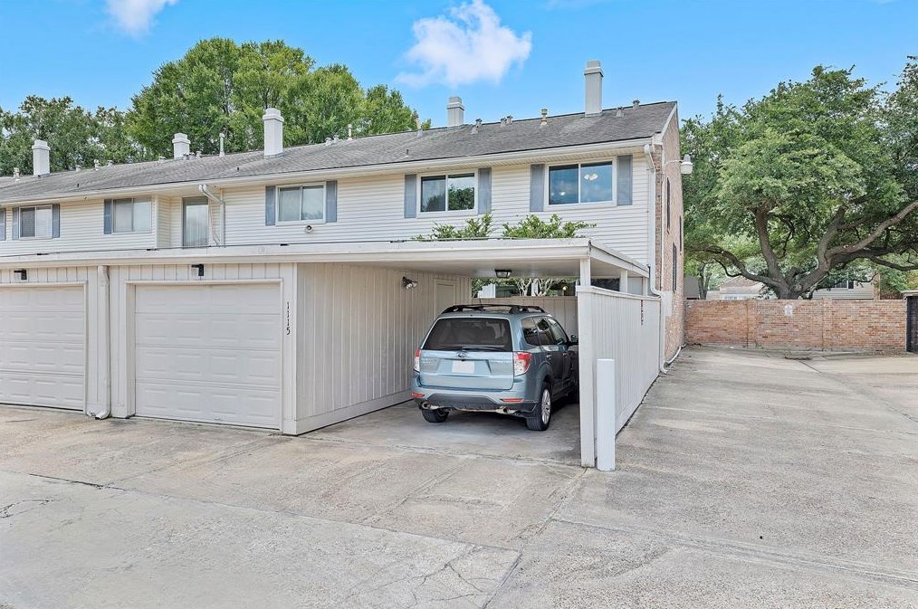 1115 Fountain View Dr, Houston TX  77057-2201 exterior