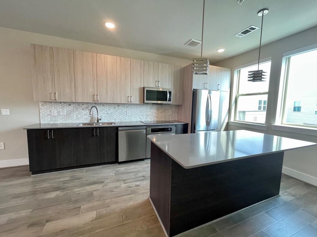 4819 Caroline St #302, Houston, TX 77004