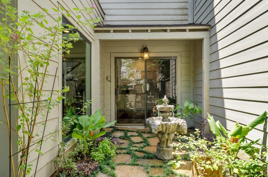 1620 Prairie Grove Dr, Houston TX  77077-3164 exterior