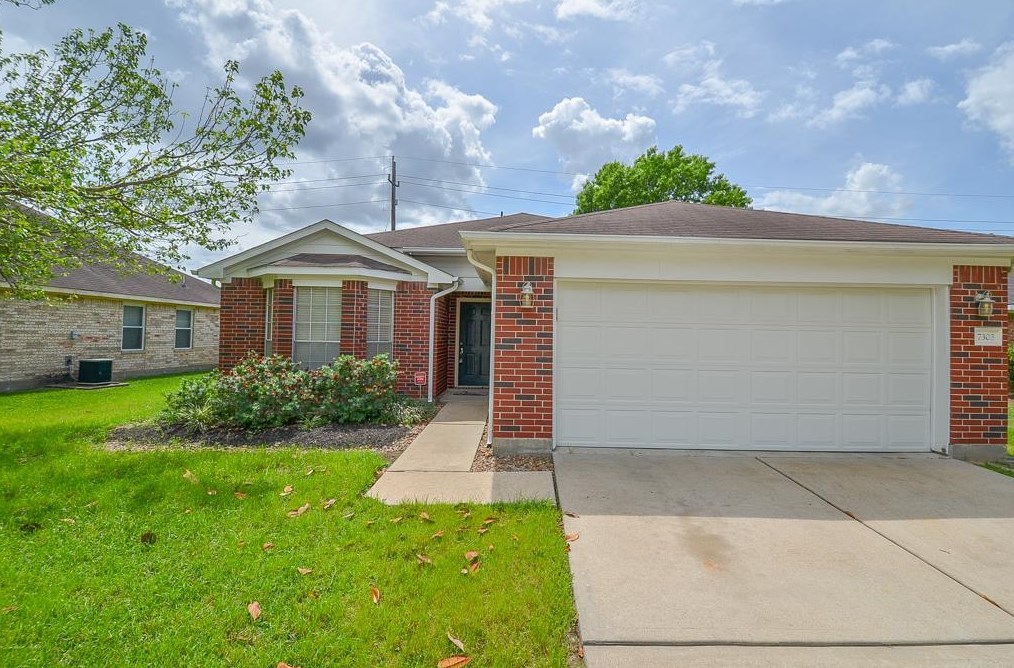 7303 Greenwood Point Dr, Cypress TX  77433-1049 exterior