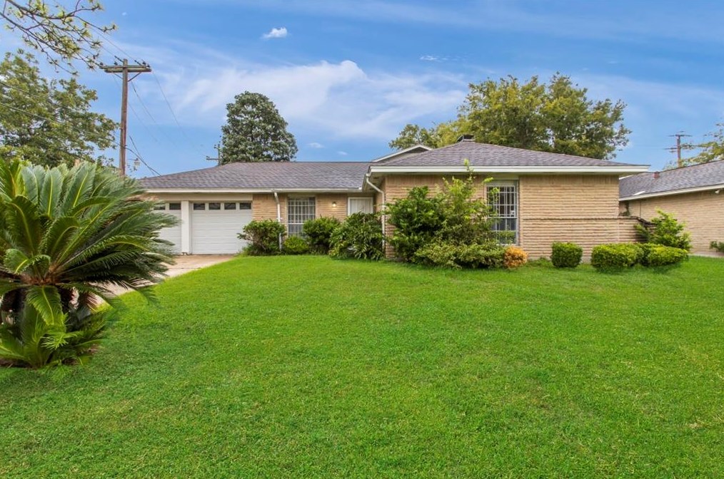 6602 Indian Lake Dr, Missouri City, TX 77489