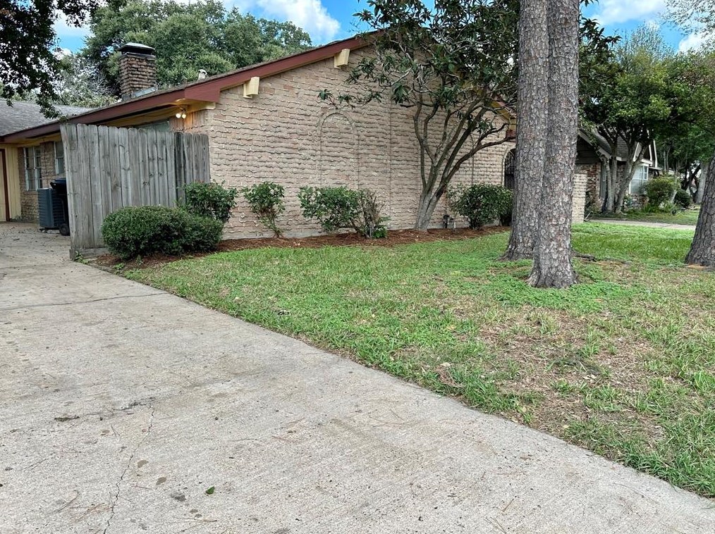 9618 S Petersham Dr, Houston, TX 77031