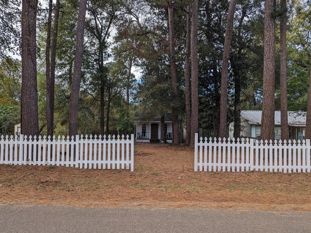 1000 Hillbilly Heaven Rd, Livingston, TX 77351