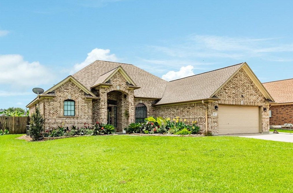 110 Robin Trl, Richwood, TX 77531-2782