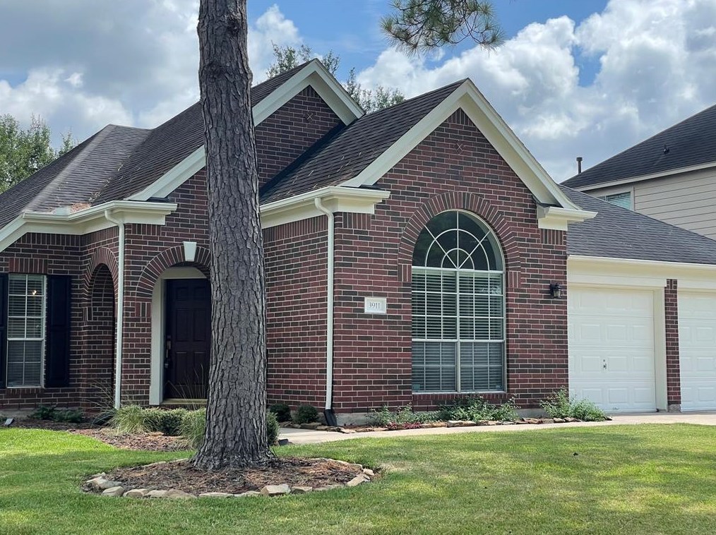 3911 Vinecrest Dr, Pearland, TX 77584