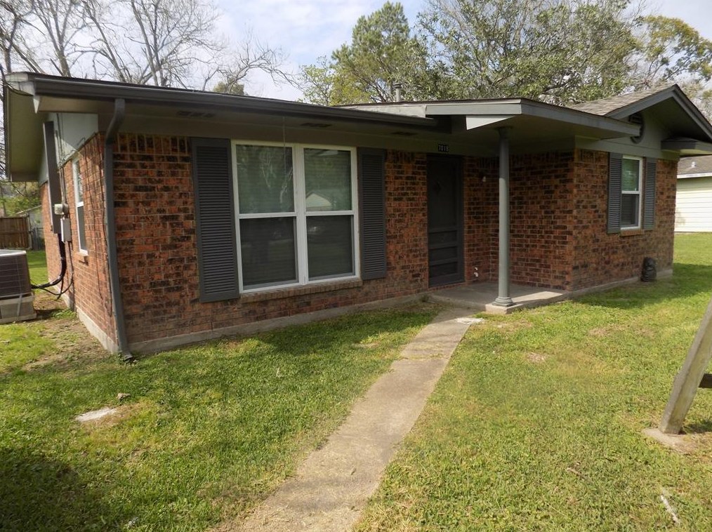 7018 Oleander Dr, Hitchcock, TX 77563